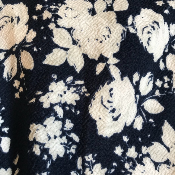 ⭐️ 2/$20 Navy Floral Xhilaration Dress M - Picture 3 of 6